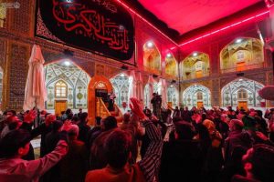 Cérémonie de deuil des visiteurs en mémoire de la Dame Zaynab au Saint Sanctuaire de l’Imam Ali