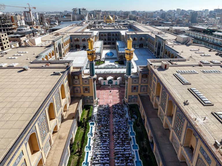 Cérémonie de la majorité religieuse de 2 700 élèves irakiens au Saint Sanctuaire de l’Imam Ali (as)